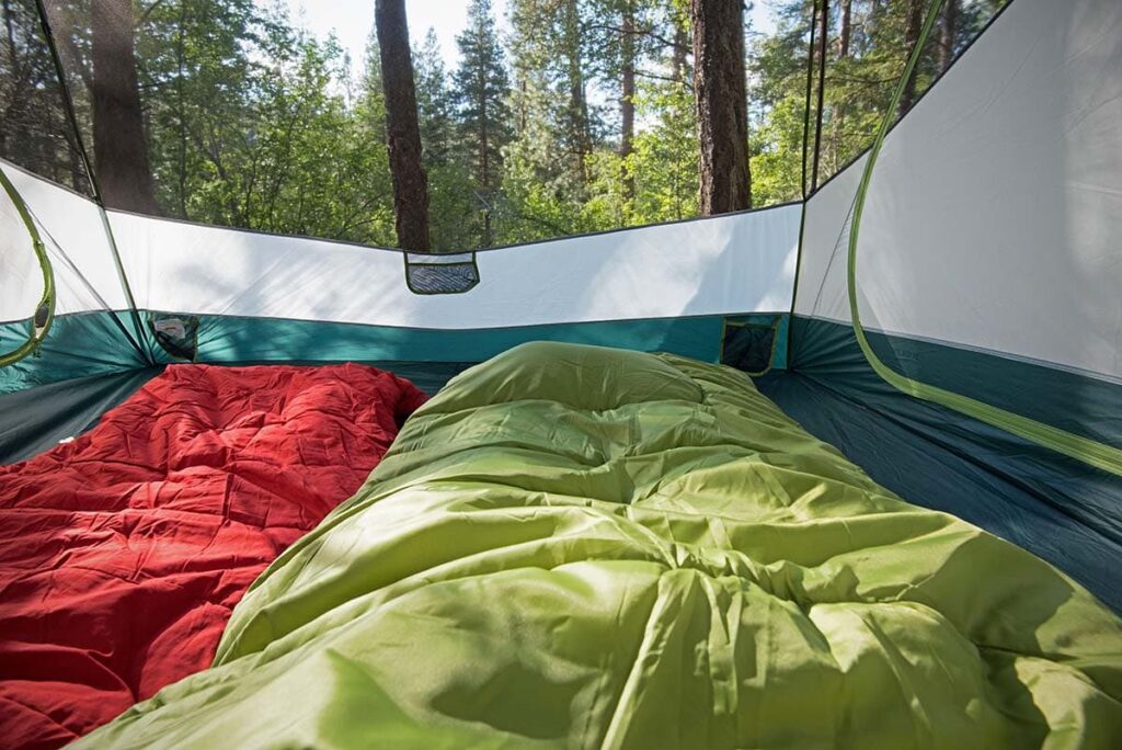 Túi ngủ vật dụng quan trọng khi đi camping